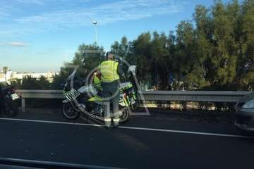 Un motorista se fractura una pierna en un accidente en la GC-1, a la altura de La Mareta (Foto TA)